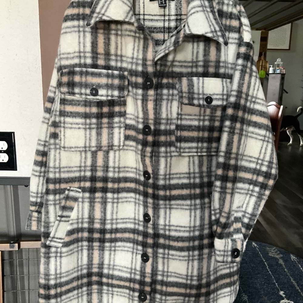 Forever 21 Cream & Gray Plaid Trench Shacket